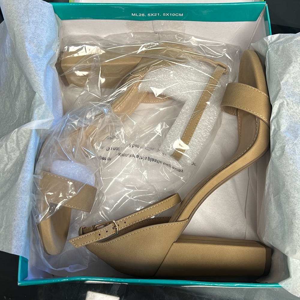 Ladies dress chunky heel sandal in Nude/Tan Beige